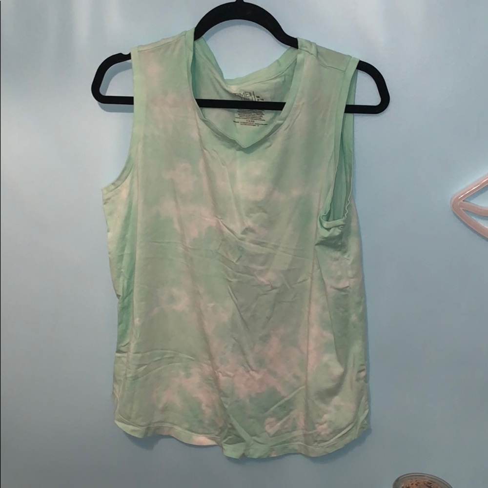 Mint green tie-dyed muscle tank top!